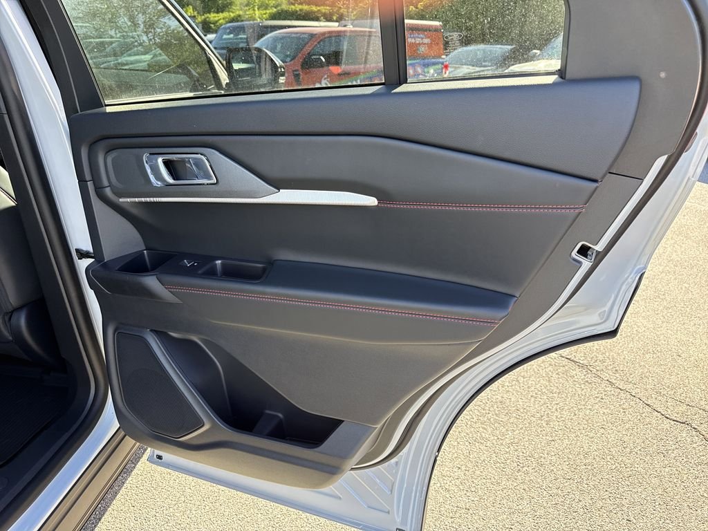 New 2026 Space White Metallic Ford ST-Line image 29