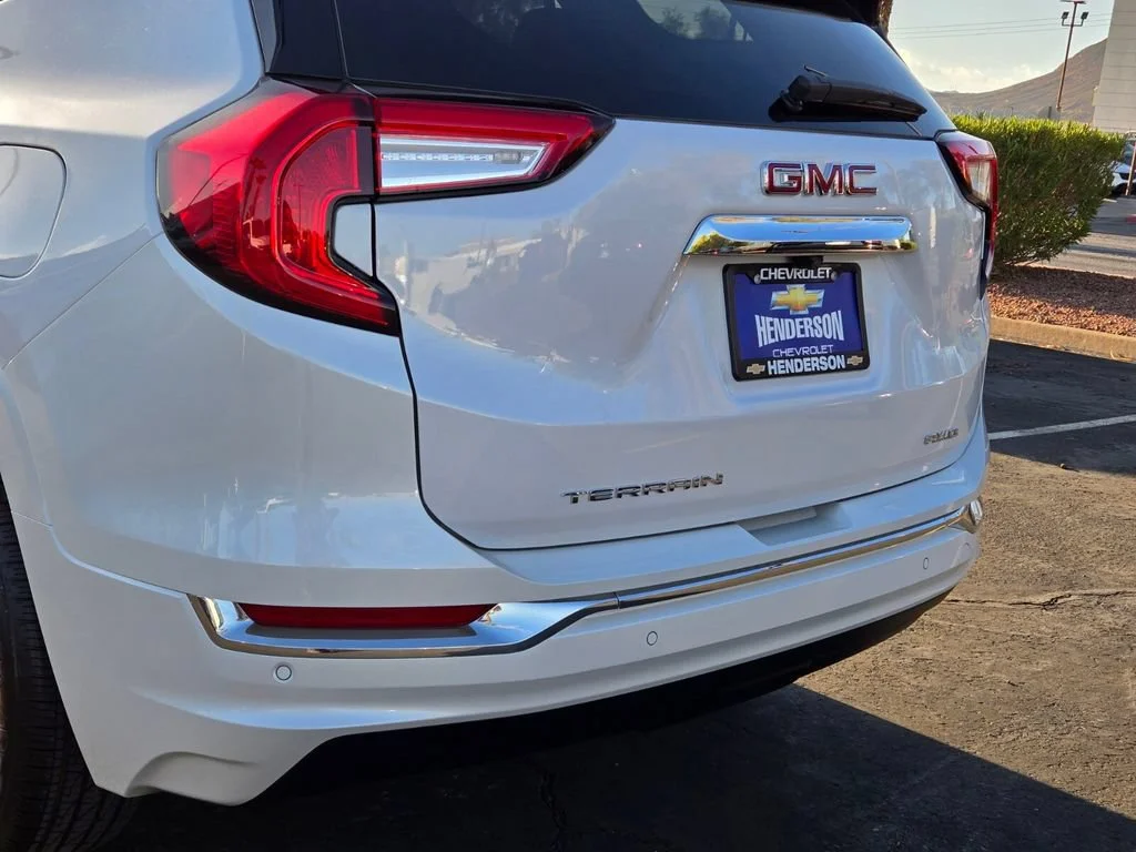Used 2023 WHITE FROST TRICOAT GMC Denali image 5