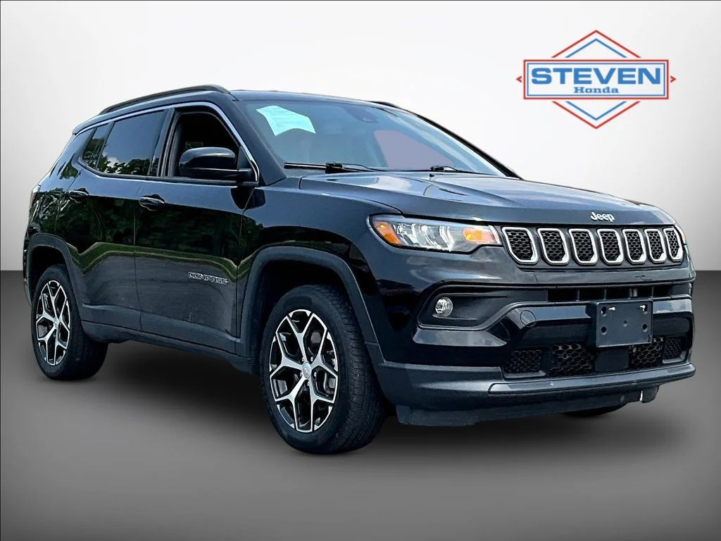 Used 2024 Diamond Black Jeep Latitude image 1