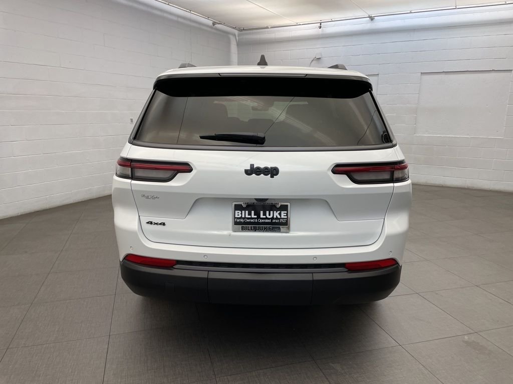 New 2026 Bright White Clear-Coat Exterior Paint Jeep Altitude image 4
