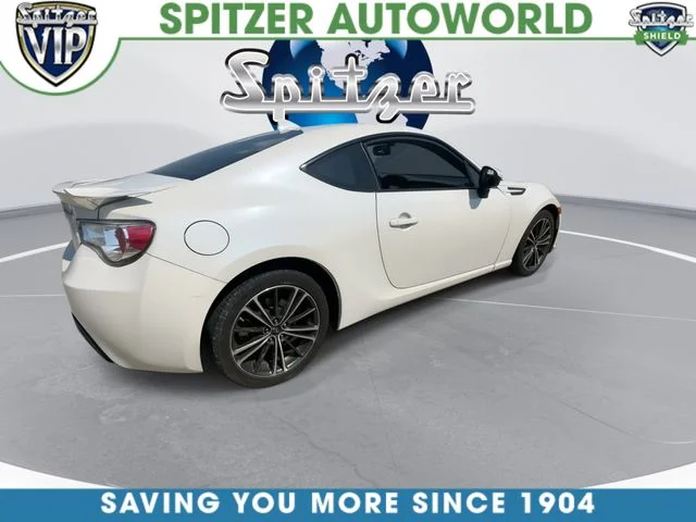 Used 2016 White Subaru Limited image 9