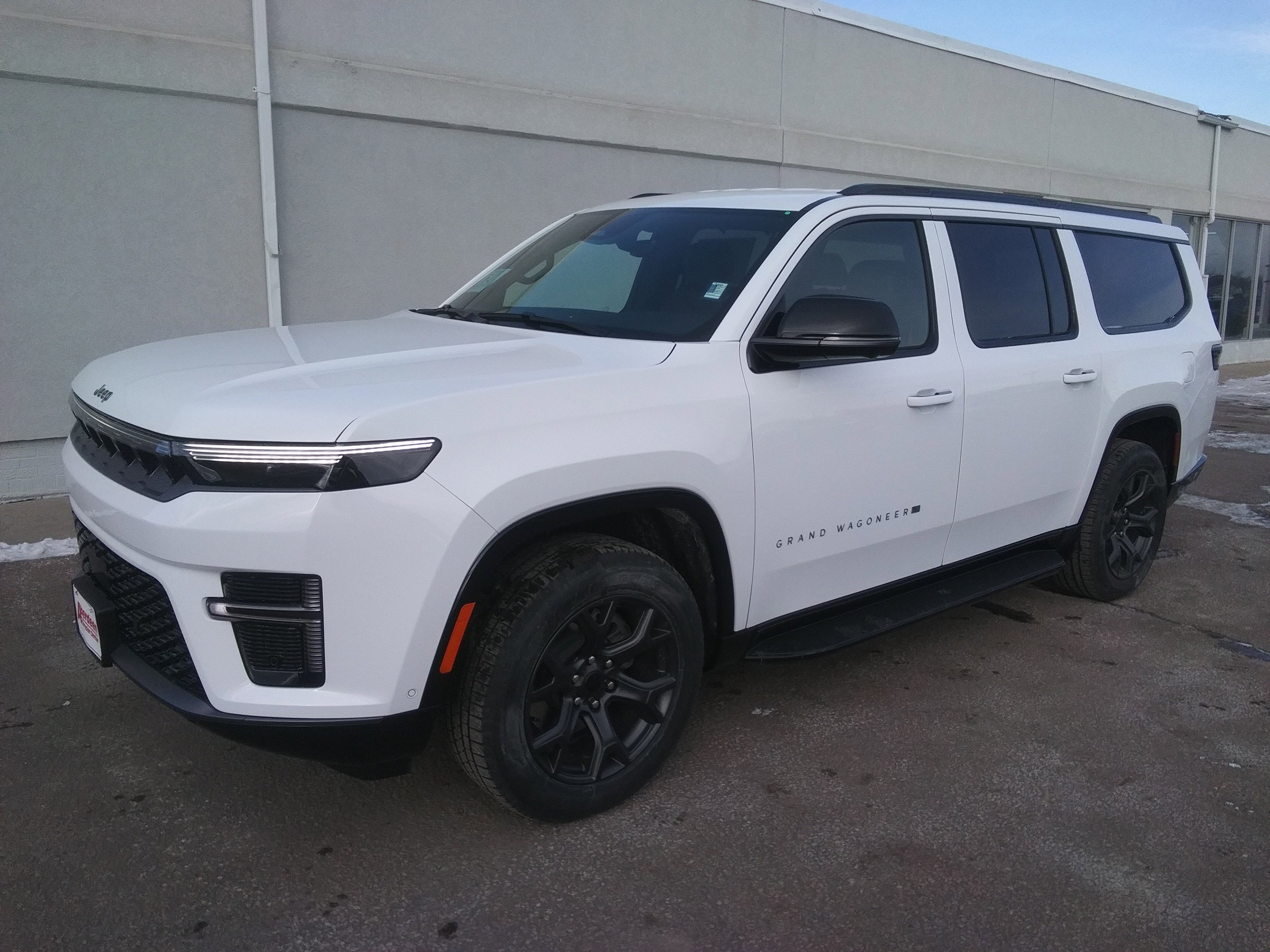 New 2026 Bright White Clear-Coat Exterior Paint Jeep Limited Altitude image 2