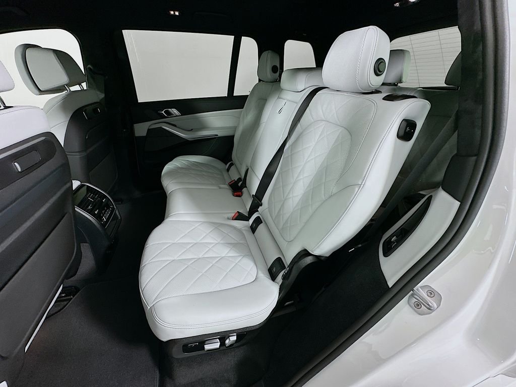 New 2027 Alpine White BMW xDrive40i image 17