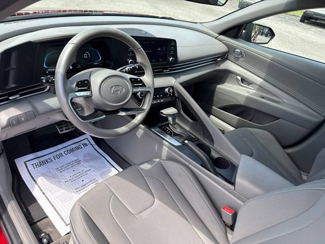 2025 Hyundai Elantra SEL - Photo 16