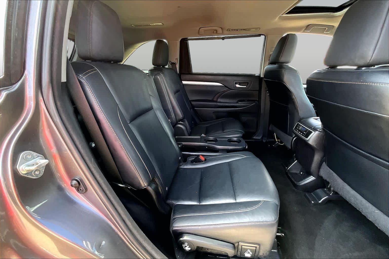 Used 2015 Predawn Gray Mica Toyota XLE image 21
