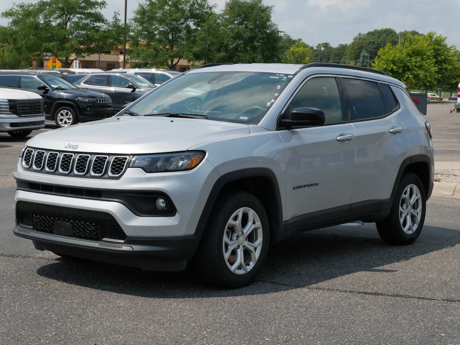 Used 2024 Jeep Compass Latitude with VIN 3C4NJDBN0RT110551 for sale in Mankato, Minnesota