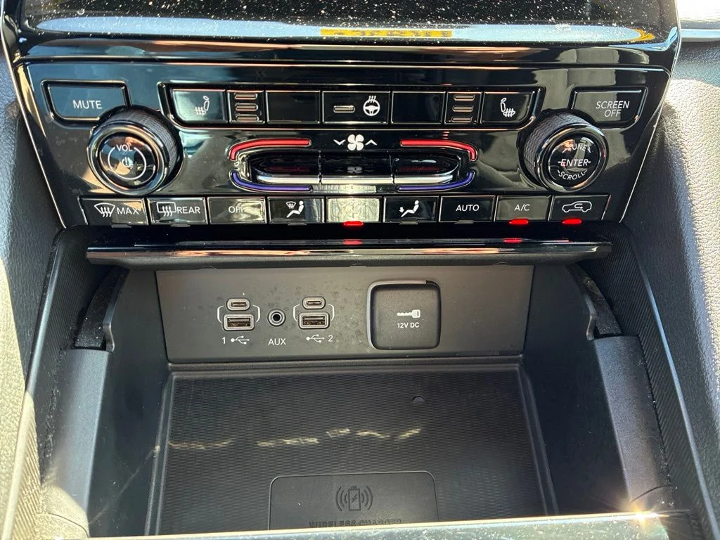 Used 2024 Silver Jeep Altitude X image 19