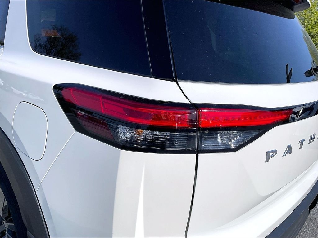 Used 2024 Pearl White Tricoat Nissan SV image 31
