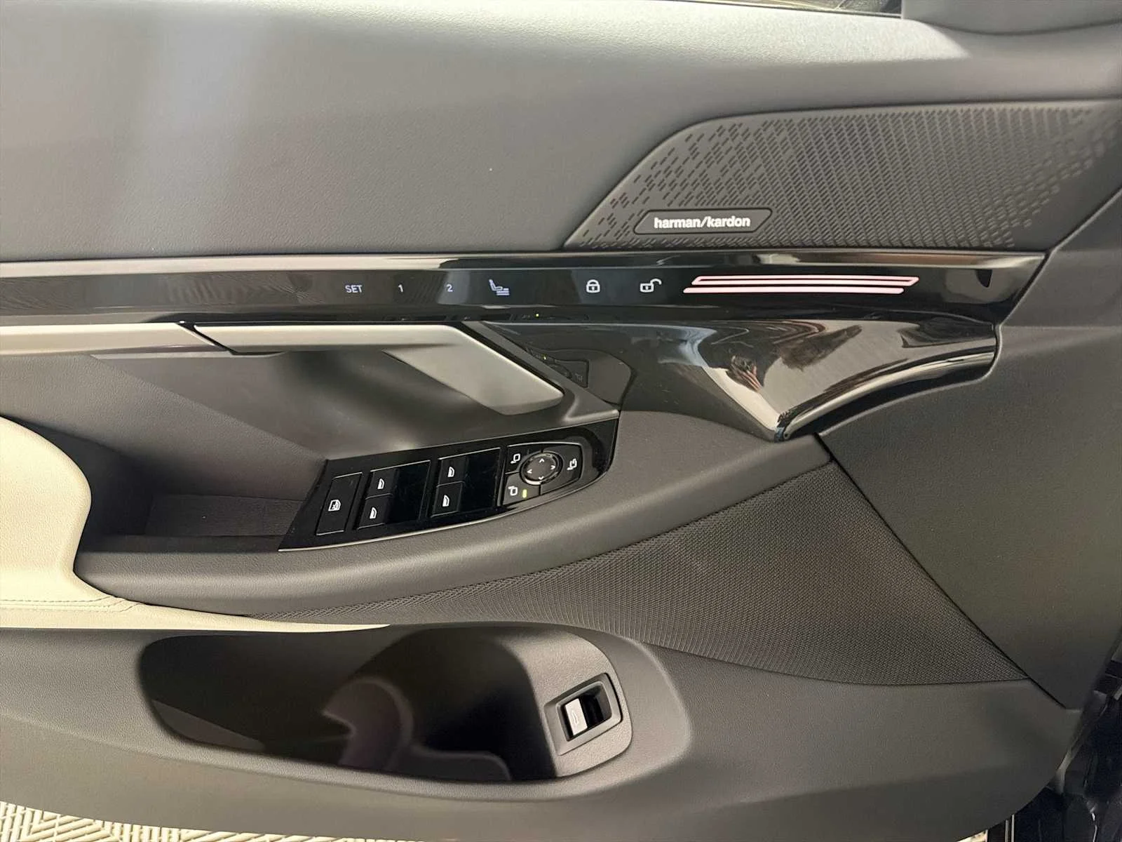 New 2026 Carbon Black Metallic BMW 530i xDrive image 13
