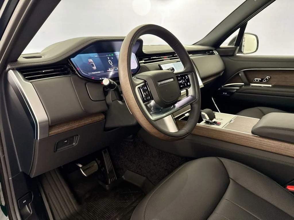 New 2026 British Racing Green Land Rover SE image 9
