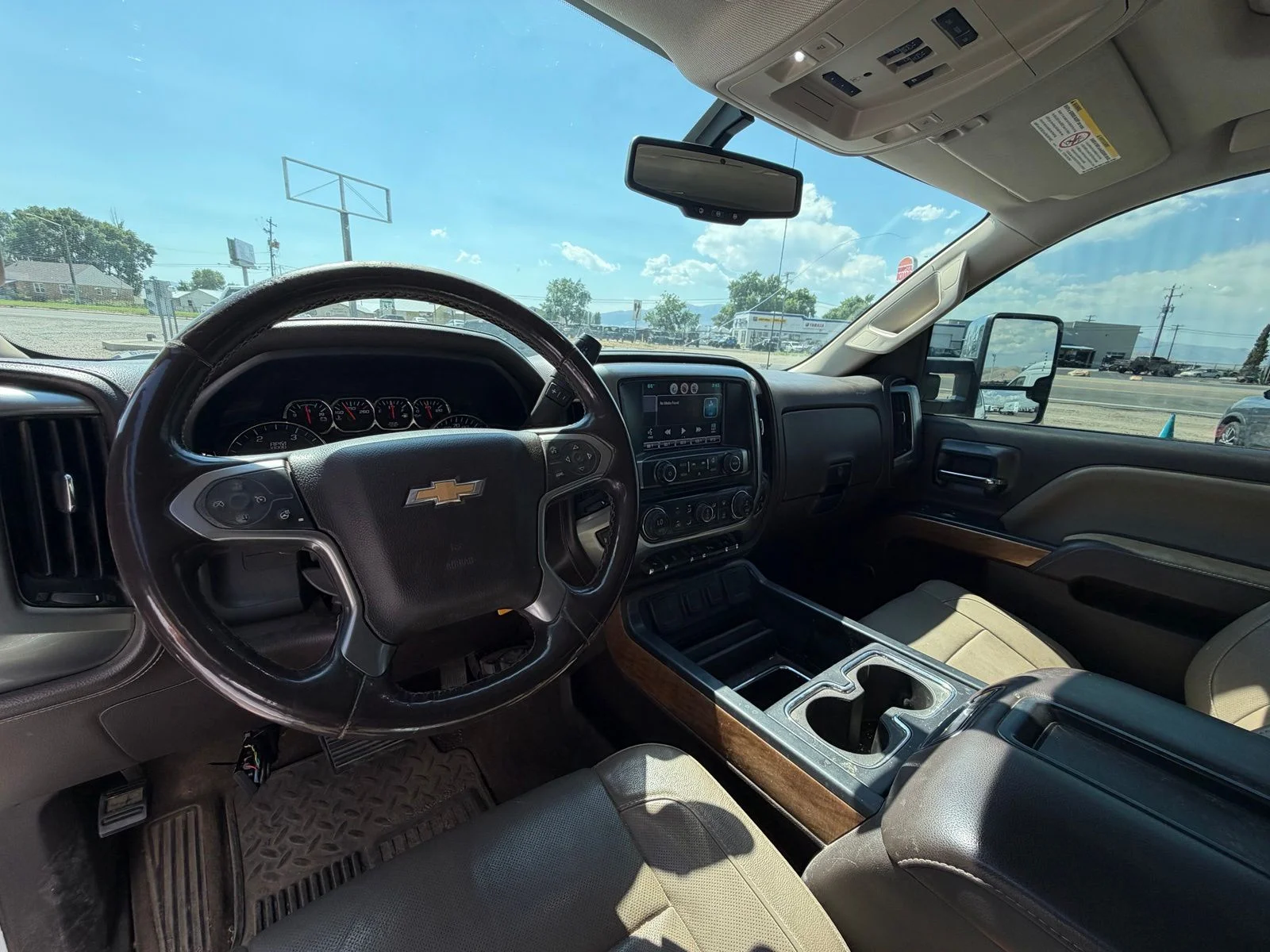 Used 2015 White Chevrolet LTZ image 9
