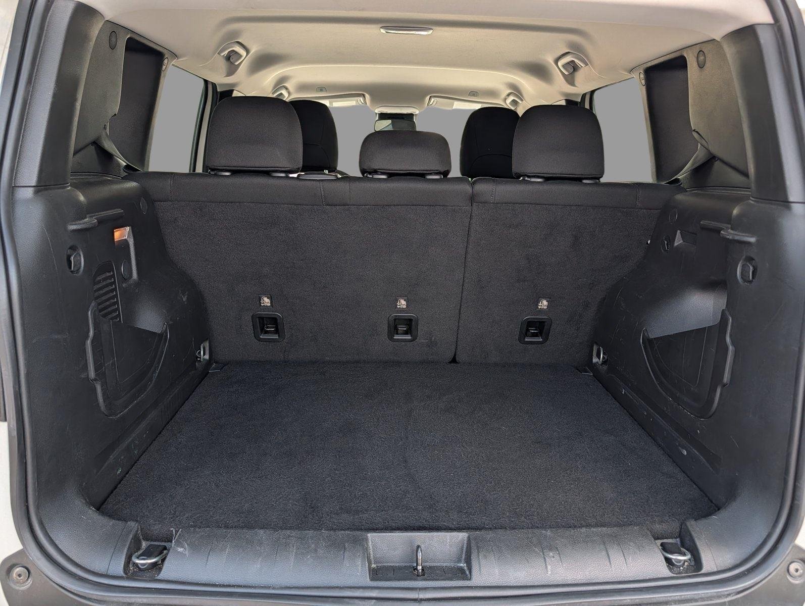 Used 2023 Alpine White Clearcoat Jeep Trailhawk image 33