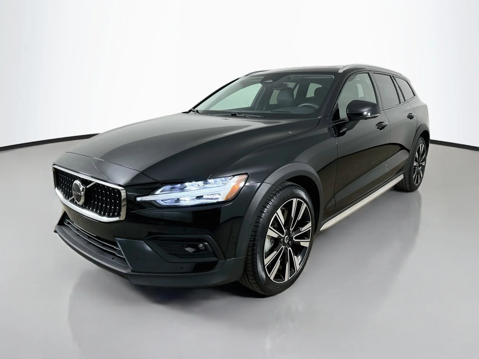 2025 Volvo V60 Cross Country