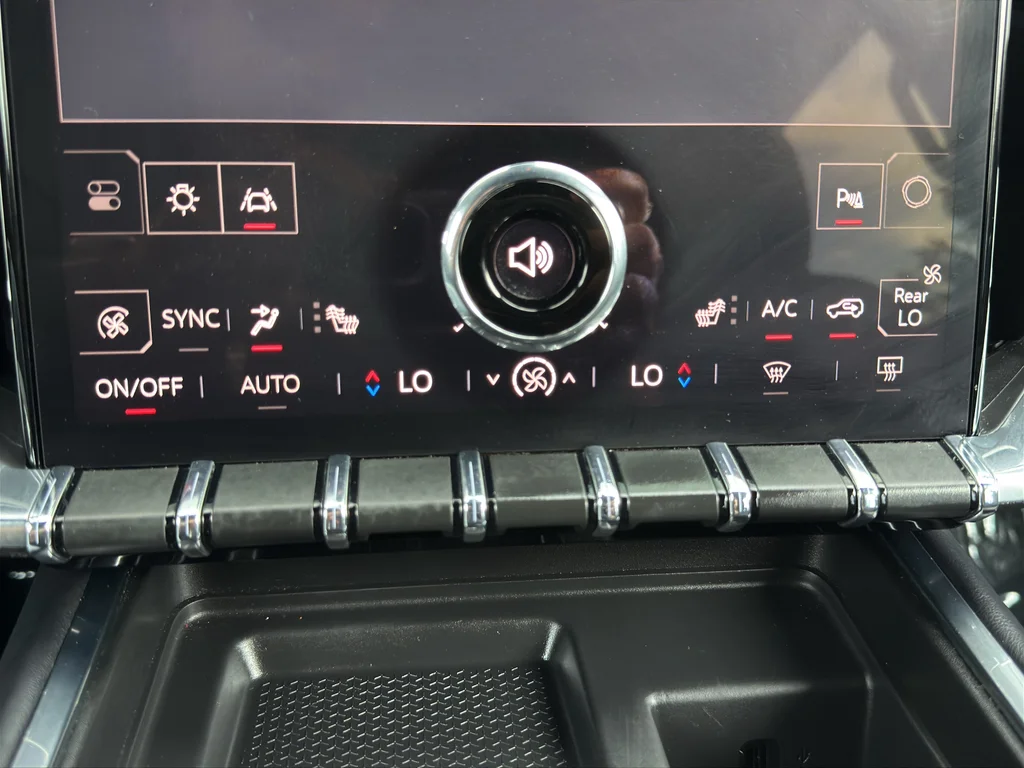 Used 2025 Sterling Metallic GMC AWD Elevation image 28