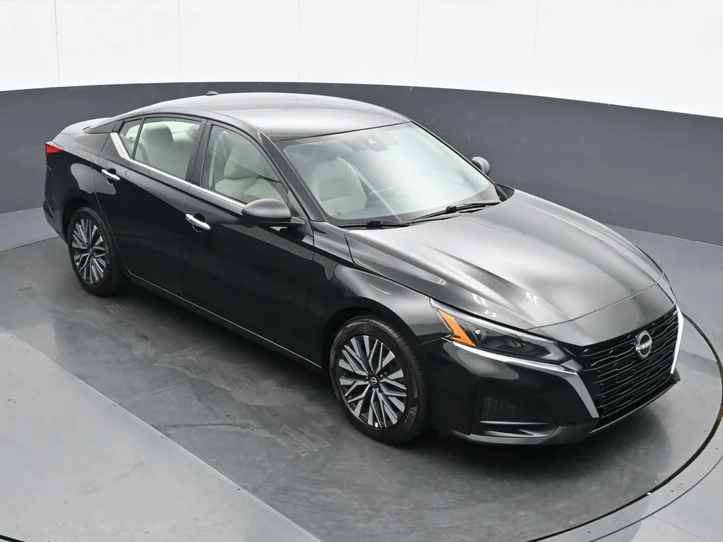 Used 2025 Black Nissan 2.5 SV image 25