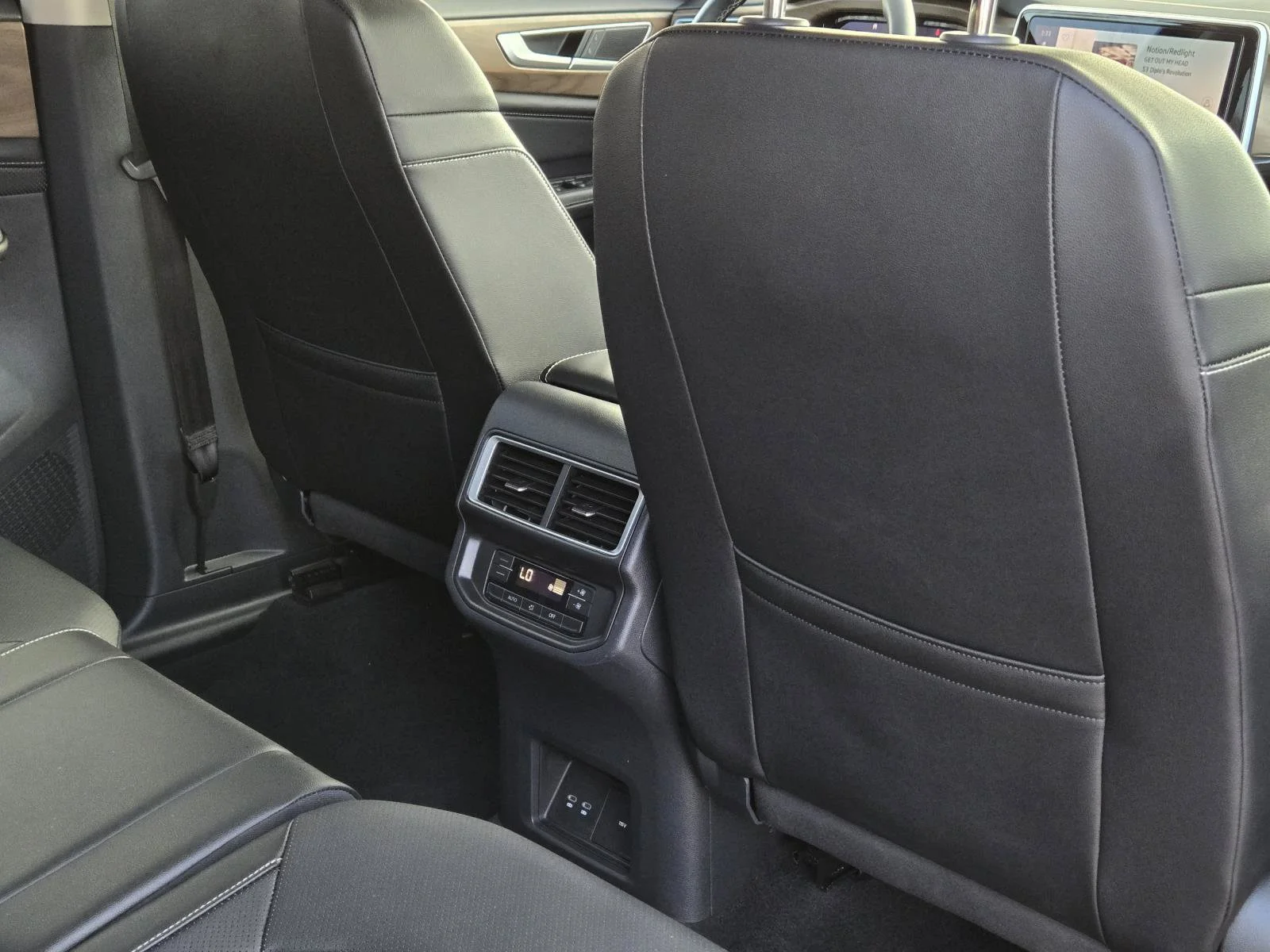Used 2025 Deep Black Pearl Volkswagen 2.0T SE w/Technology image 29