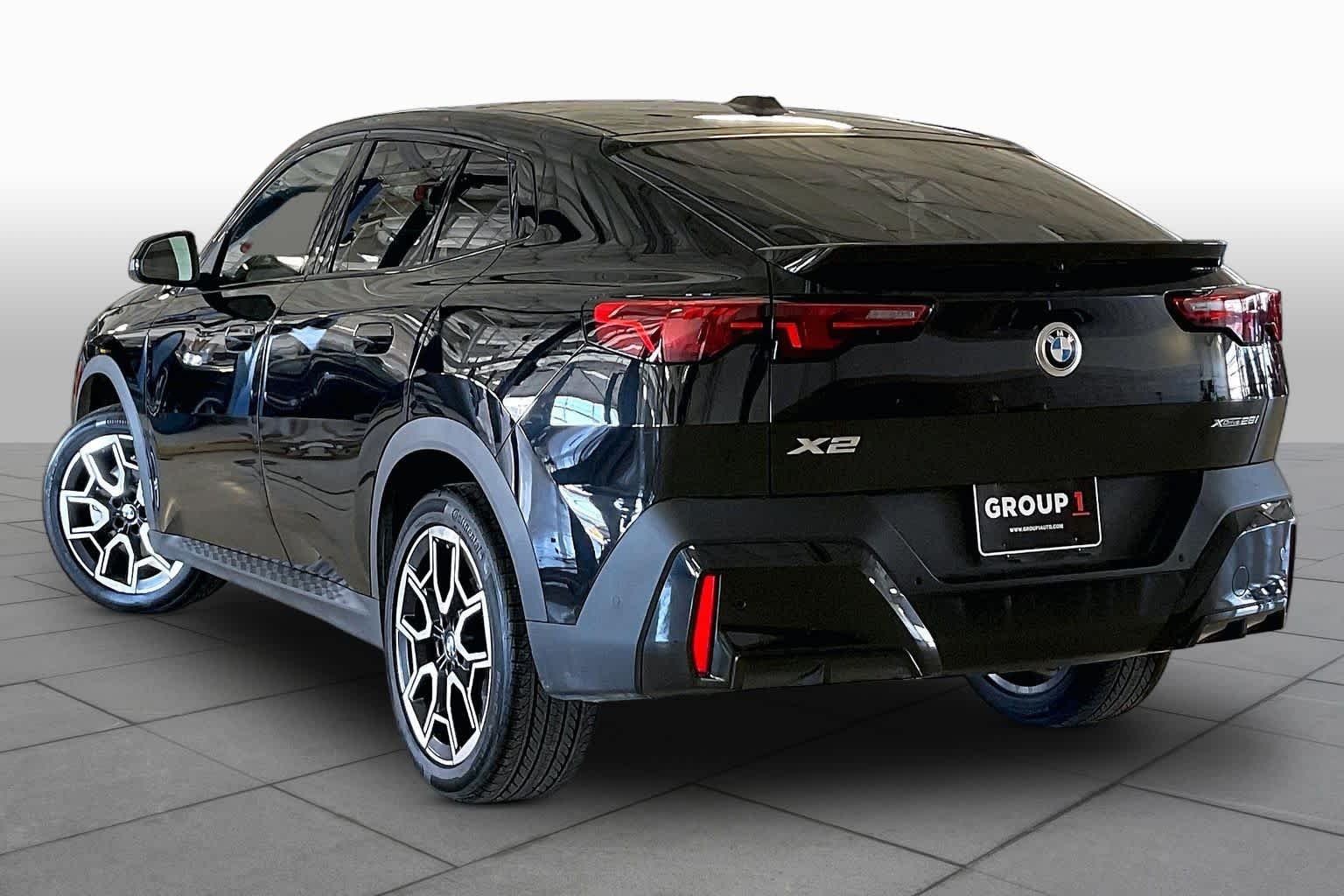 Used 2026 Black Sapphire Metallic BMW xDrive28i image 11