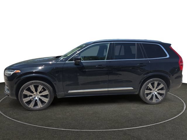 Used 2023 Onyx Black Metallic Volvo Plus Bright Theme image 2