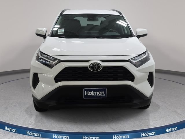 Used 2025 White Toyota XLE image 3