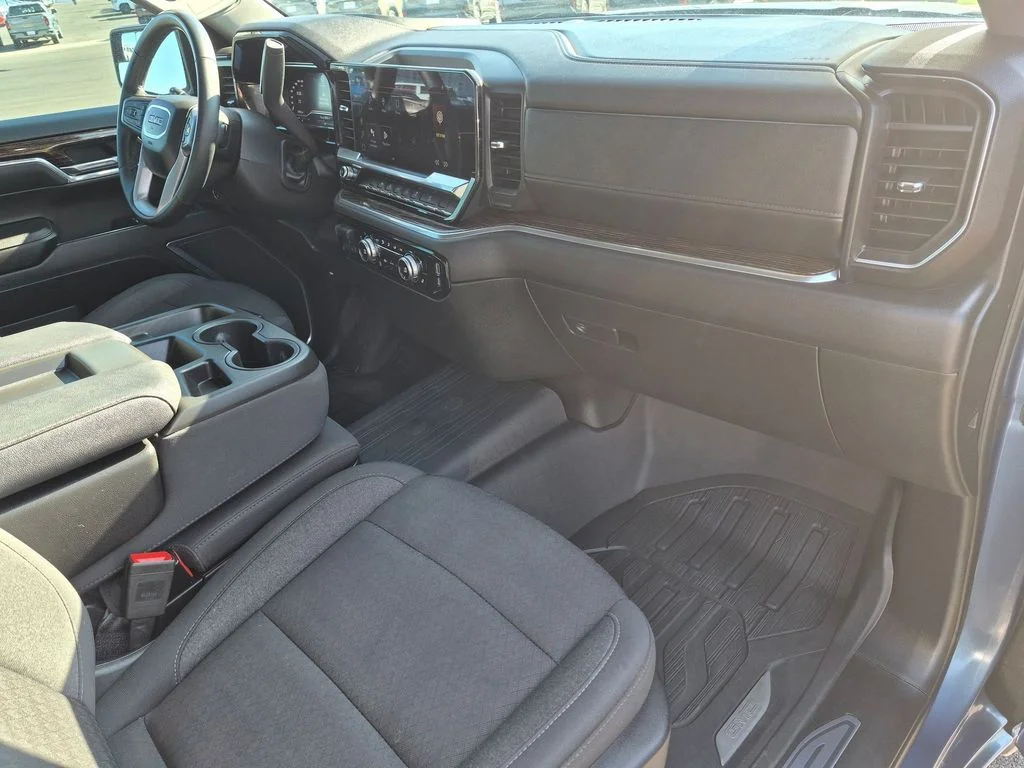 Used 2024 Downpour Metallic GMC Elevation image 22