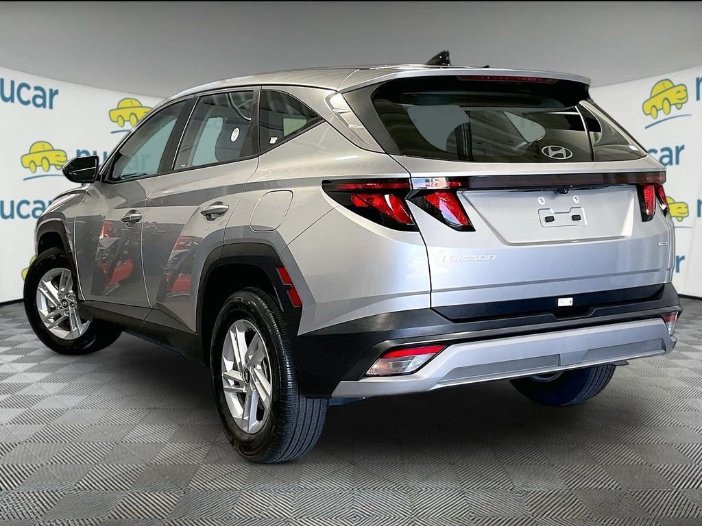 Used 2025 Silver Hyundai SE image 4