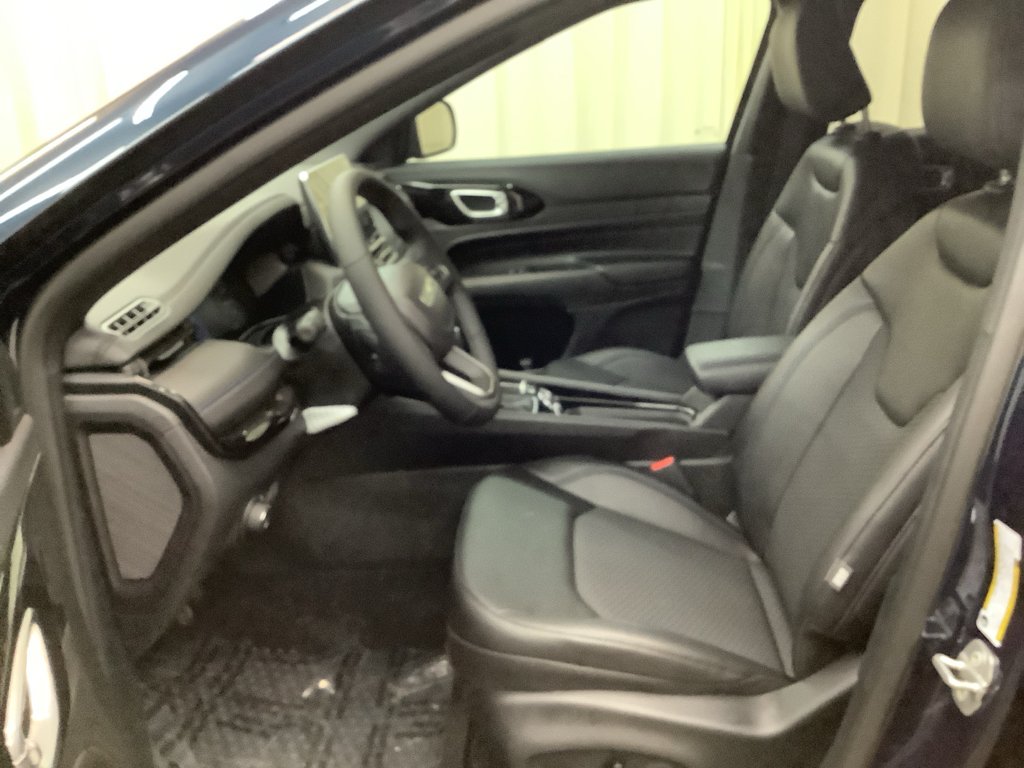 New 2026 Fathom Blue Pearl-Coat Exterior Paint Jeep Latitude image 13