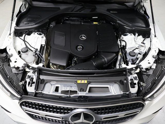 Certified Used 2026 Polar White Mercedes-Benz GLC 300 image 35