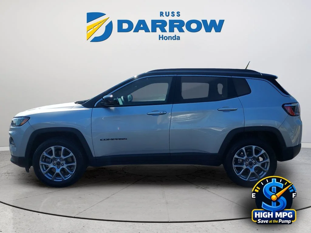 Used 2025 Silver Jeep Limited image 2