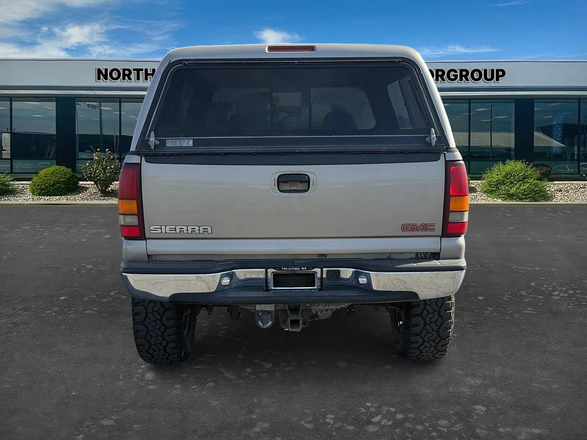 Used 2002 Gold GMC SLE image 6