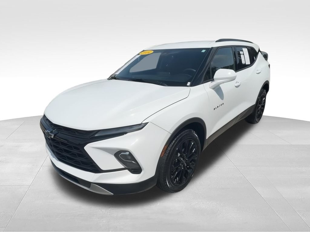 Used 2024 White Chevrolet LT image 4