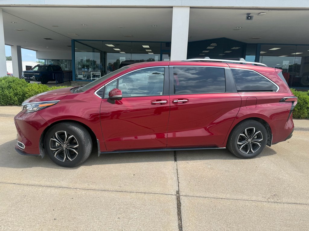 Used 2025 Ruby Flare Pearl Toyota Platinum image 8
