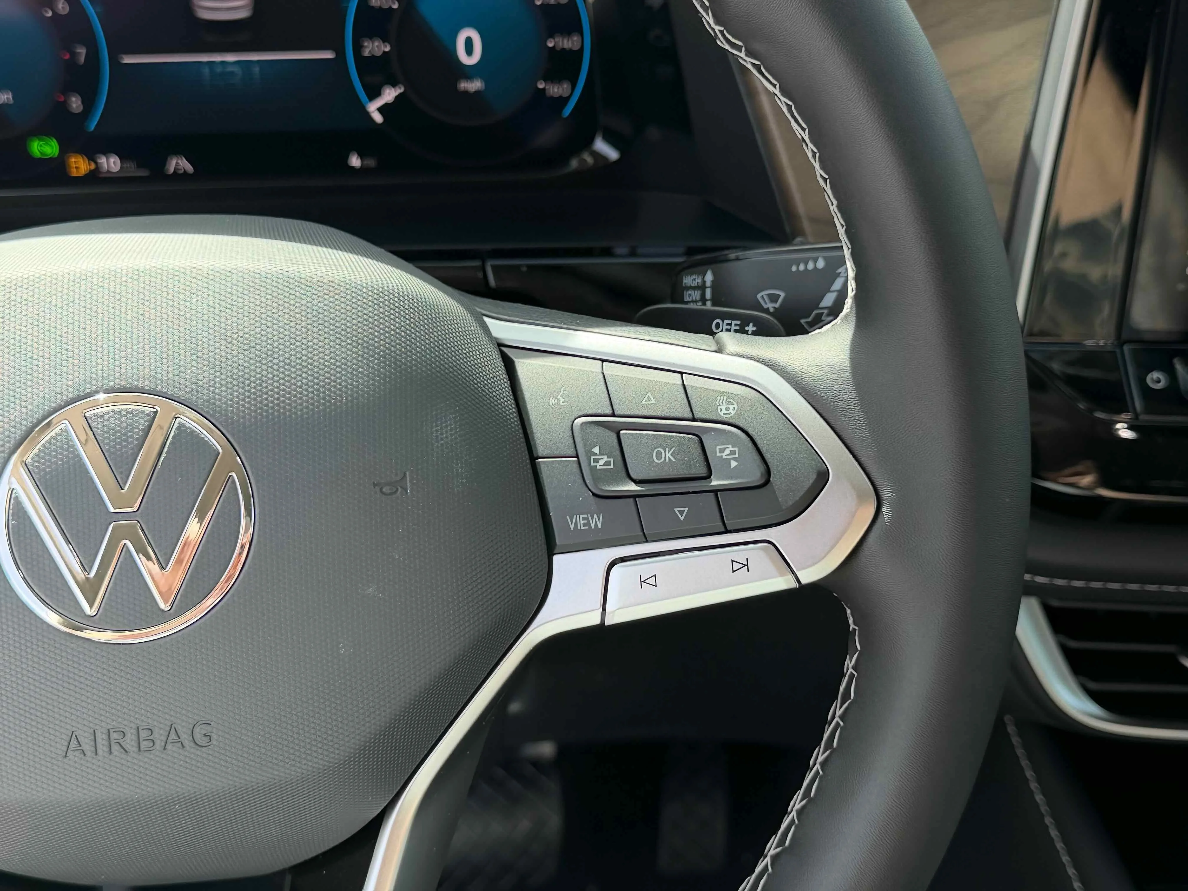 New 2026 Opal White Volkswagen 2.0T SE w/Technology image 18