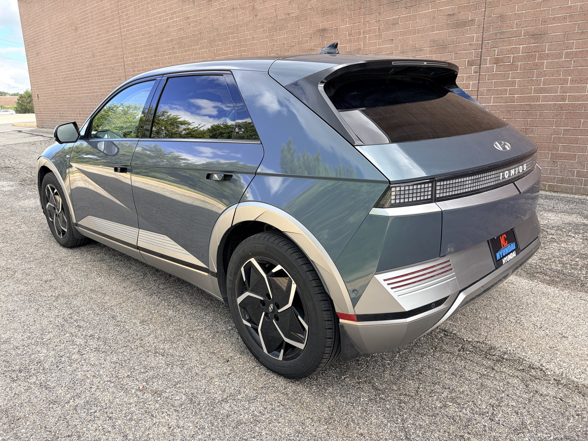 Used 2023 Digital Teal Hyundai Limited image 3