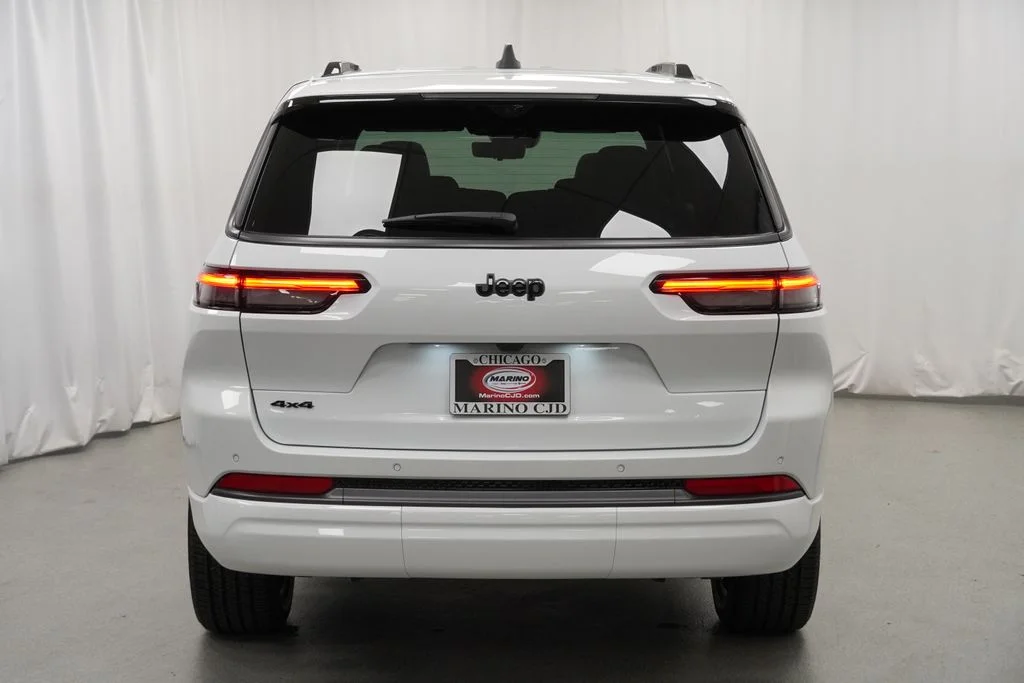 New 2026 Bright White Clear-Coat Exterior Paint Jeep Limited Reserve image 10