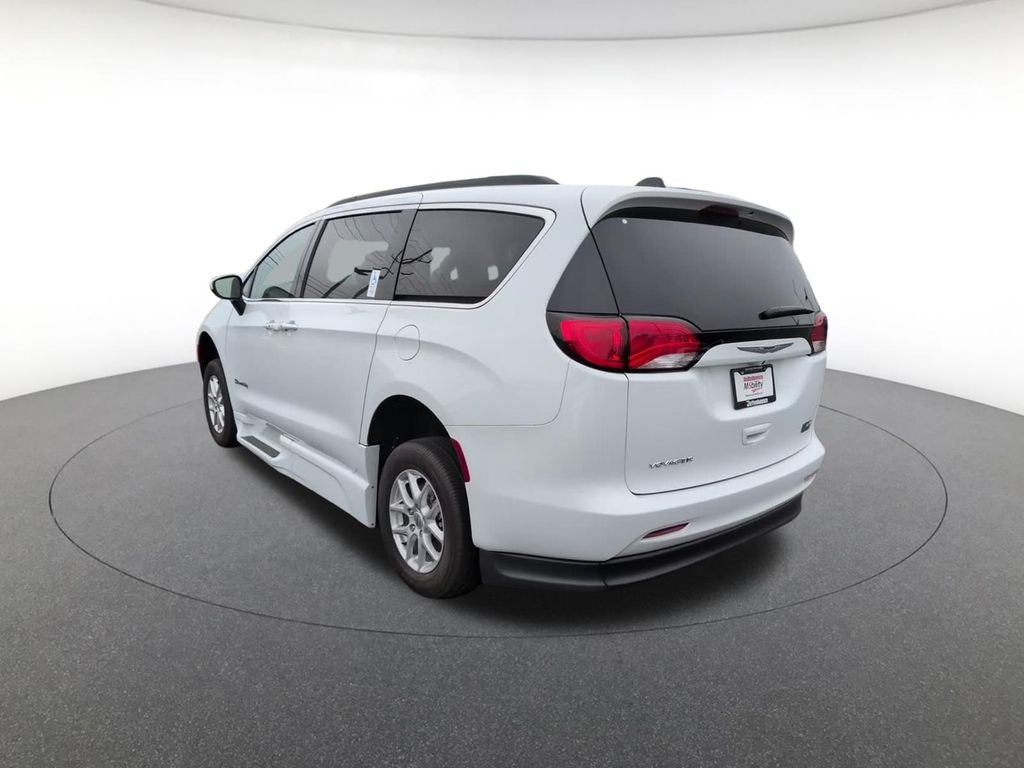 Used 2021 White Chrysler LXI image 10