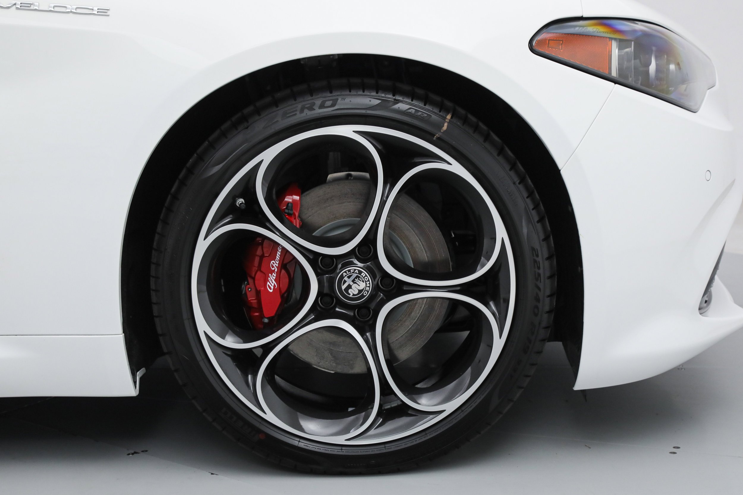 New 2026 Milano White Exterior Paint Alfa Romeo  image 21