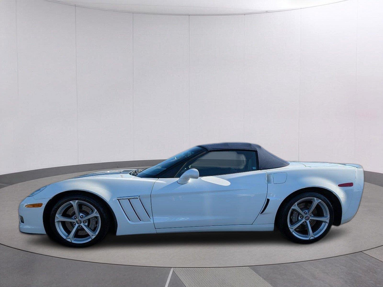 Used 2013 ARCTIC WHITE Chevrolet Grand Sport 4LT image 2