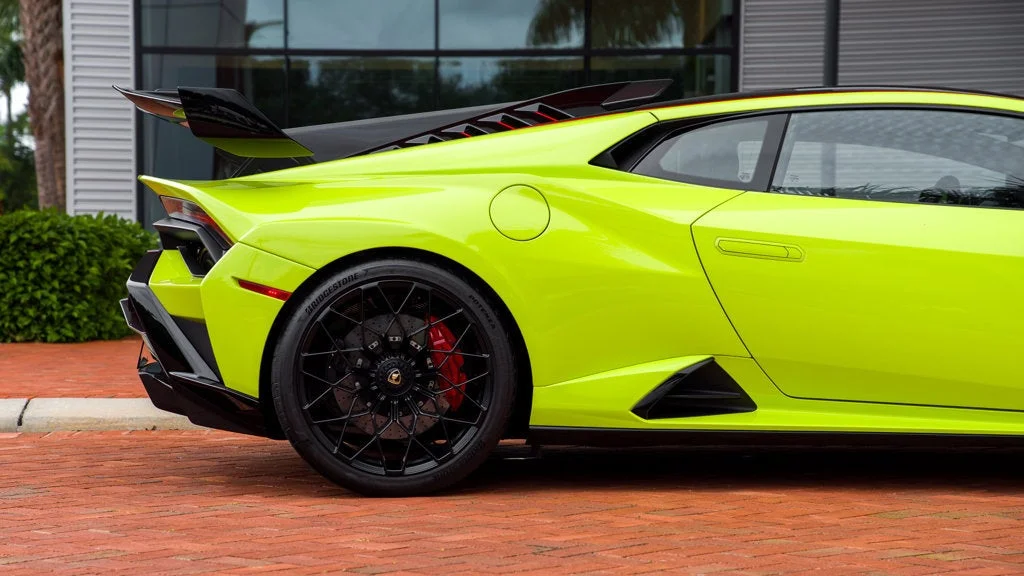 Used 2022 Verde Scandal Metallic Lamborghini Base image 8