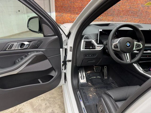 Used 2026 White BMW M60i image 9