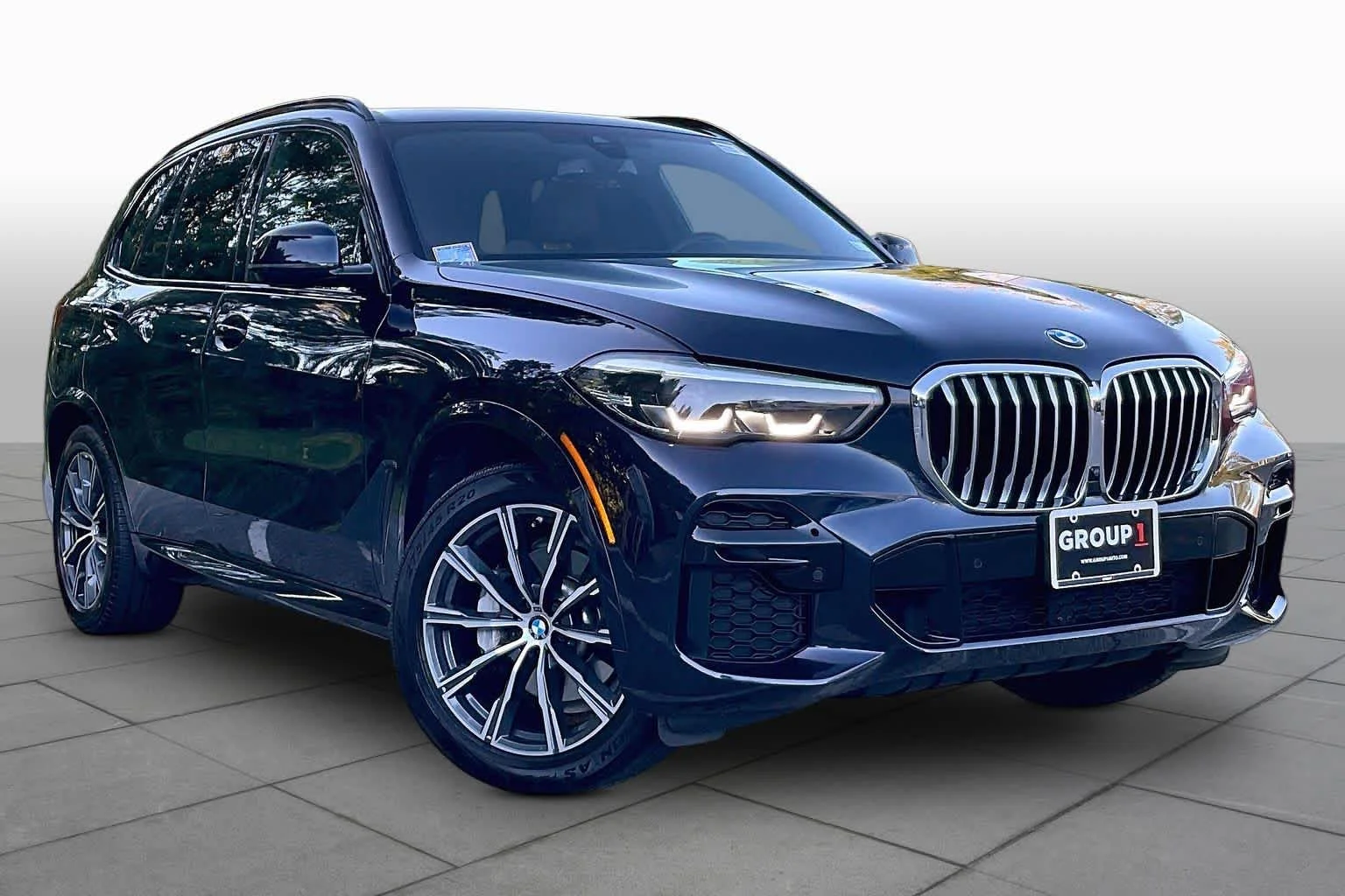 Used 2022 Carbon Black Metallic BMW xDrive40i image 2