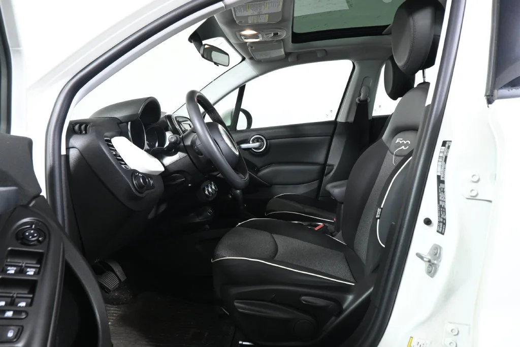 Used 2017 White FIAT Pop image 3