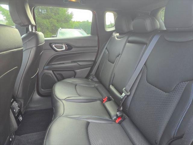 New 2026 Red Hot Pearl-Coat Exterior Paint Jeep Latitude image 13
