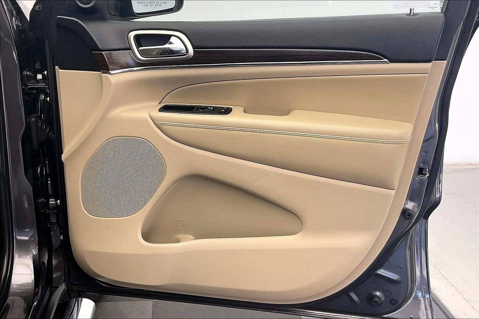 Used 2014 Granite Crystal Metallic Clearcoat Jeep Limited image 26