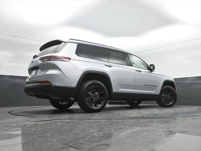 New 2026 Silver Zynith Exterior Paint Jeep Laredo image 32
