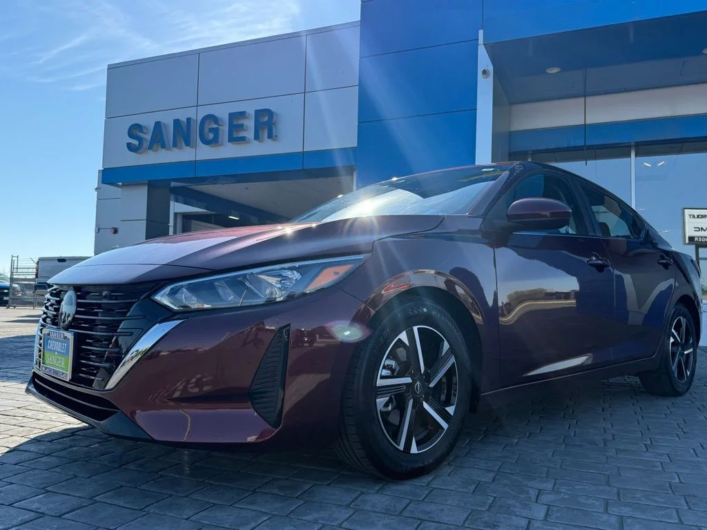 Used 2024  Nissan SV image 4