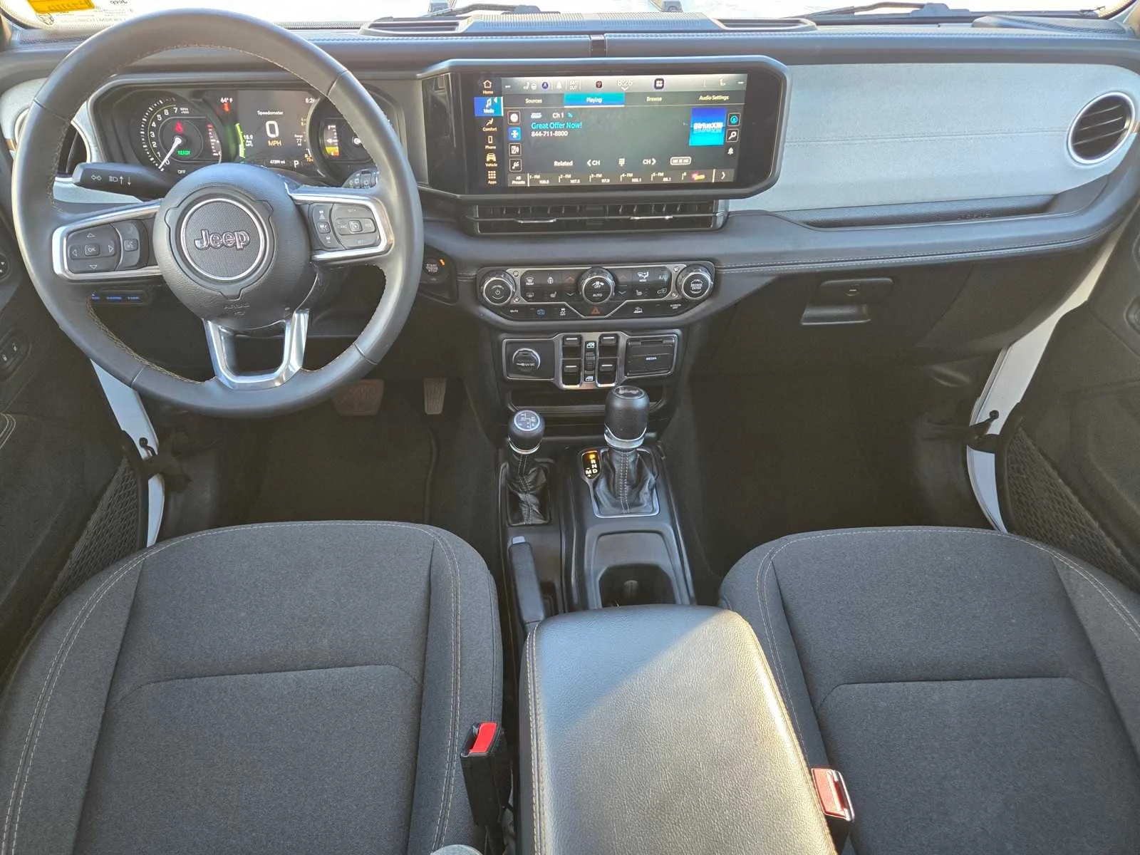 Used 2024  Jeep Sahara image 9