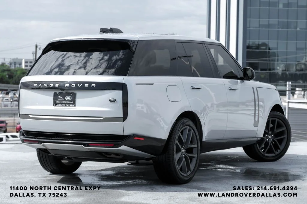 Used 2023 Silver Land Rover SE image 7