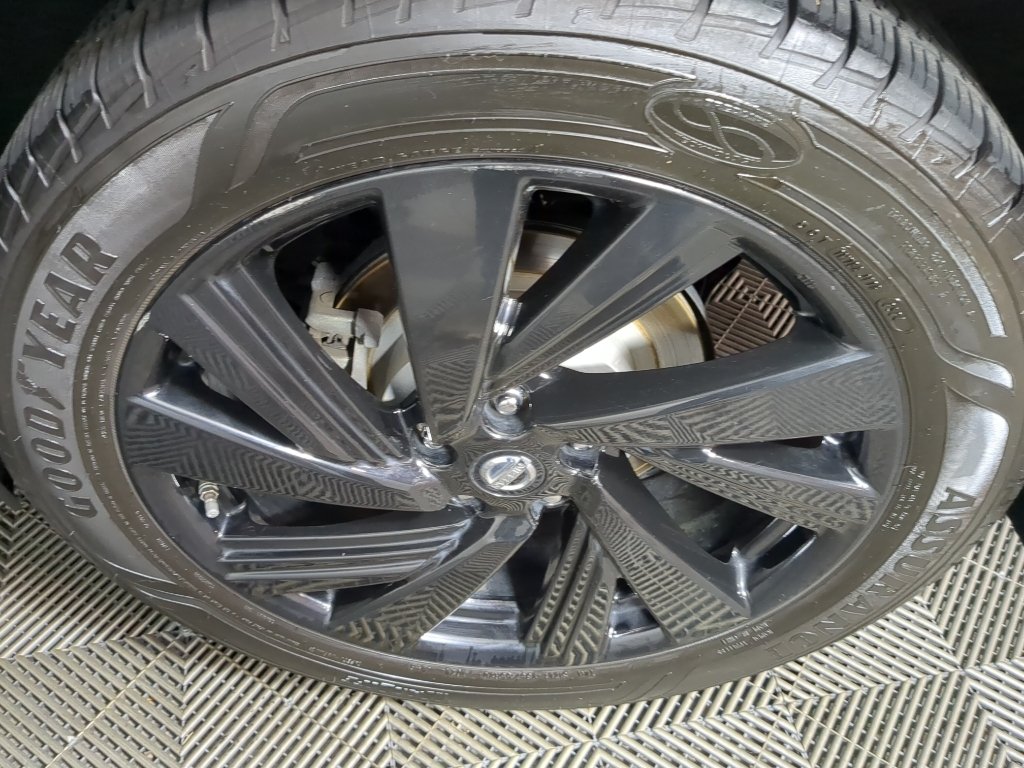 Used 2017 Magnetic Black Metallic Nissan Platinum image 17