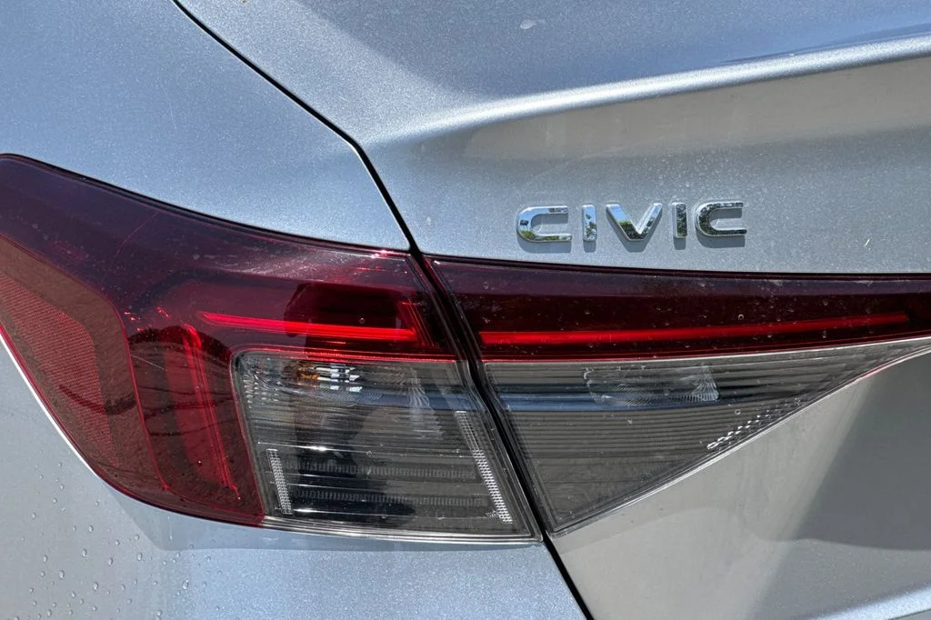 Certified Used 2025 Solar Silver Metallic Honda Sport image 28