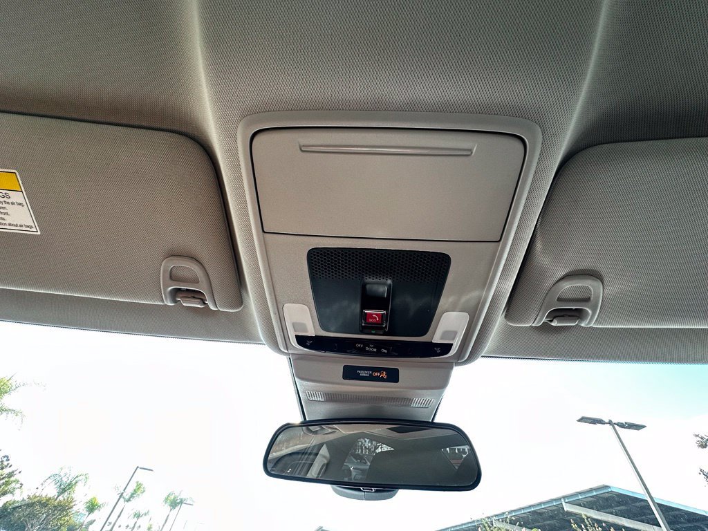 Used 2024  Honda LX image 29